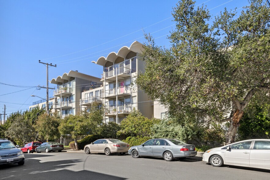 Building Photo - 811 York St