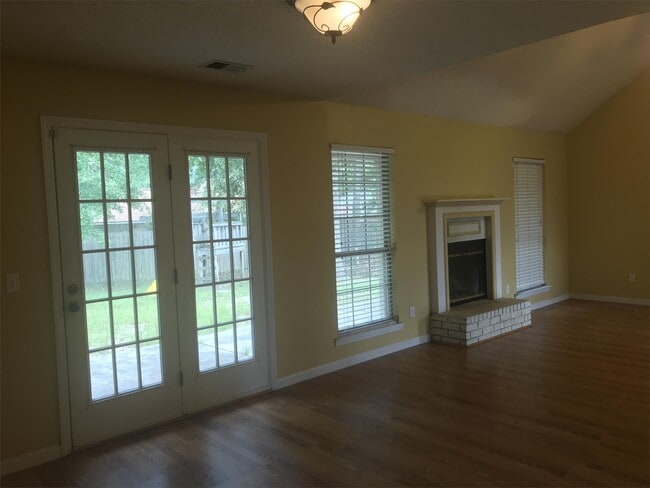 Building Photo - 886 Darrow Ln