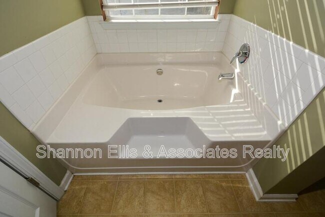 Building Photo - 137 Baywood Crossing