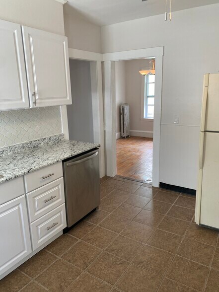 Kitchen - 115 Windsor Rd