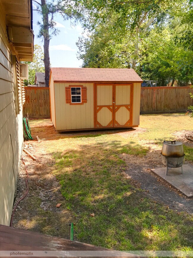 Building Photo - 1102 Linden