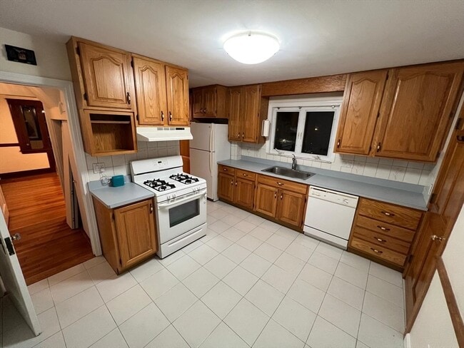 Building Photo - 125 Pleasant St