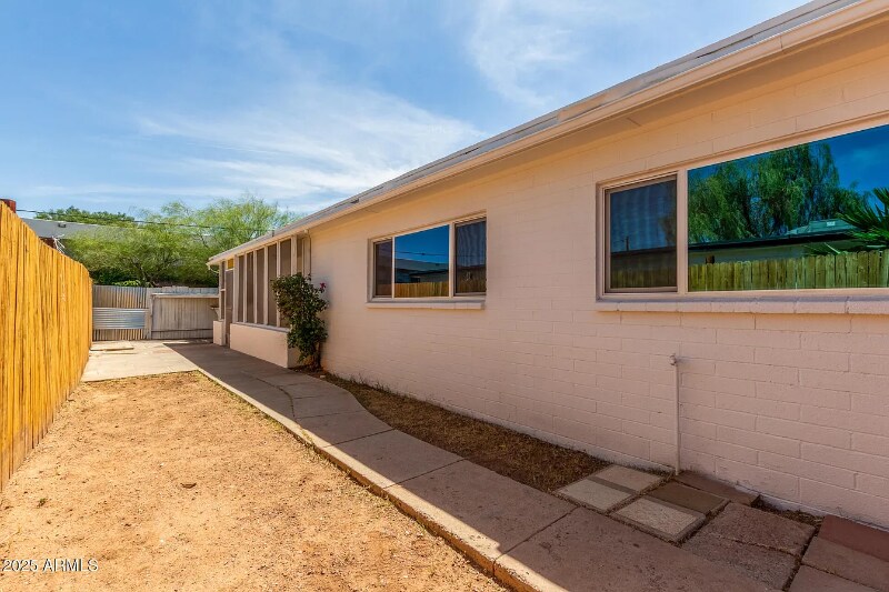 Building Photo - 4235 N 13th Pl