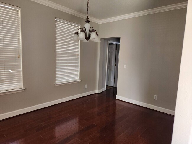 Building Photo - 2472 Lantana Ln
