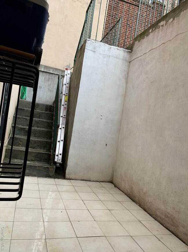 Building Photo - 104-27 38th Ave