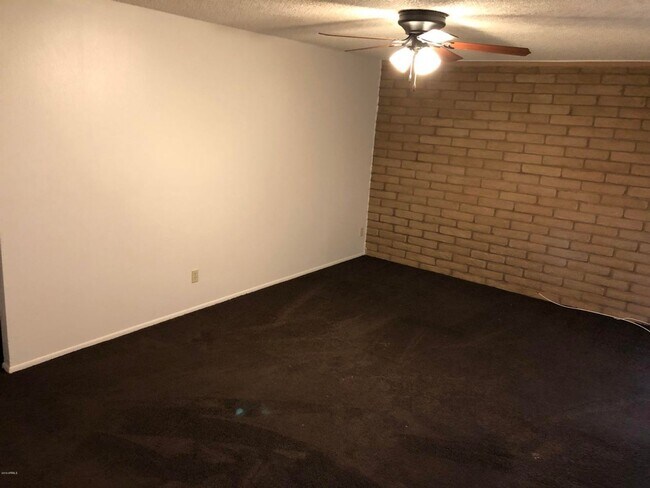 Building Photo - Charming 3 Bed 2 Bath home in Tempe with 2 car garage and big backyard