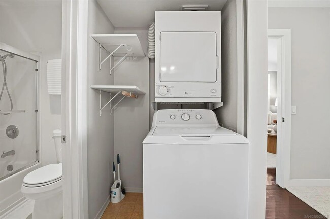 Building Photo - 757 Eastshore Terrace