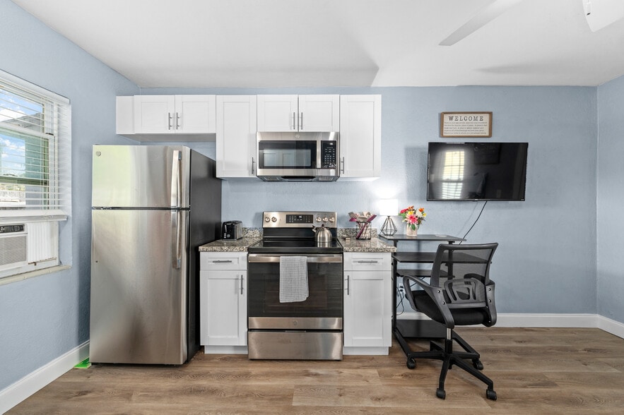 New Stainless Steel Appliances, Granite Countertops, and White Cabinets - 401 S Mars Ave