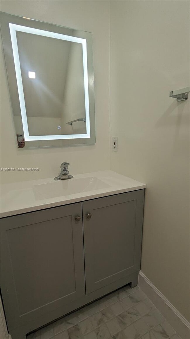 Building Photo - 213 E Forest Oak Cir