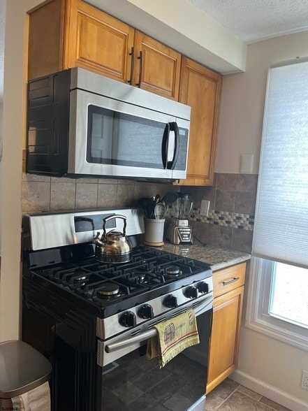 Building Photo - 5108 Ontario Dr