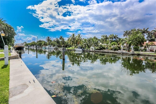 Building Photo - 1109 NE 89th St