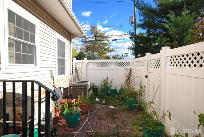 Building Photo - 32 Cinder Rd