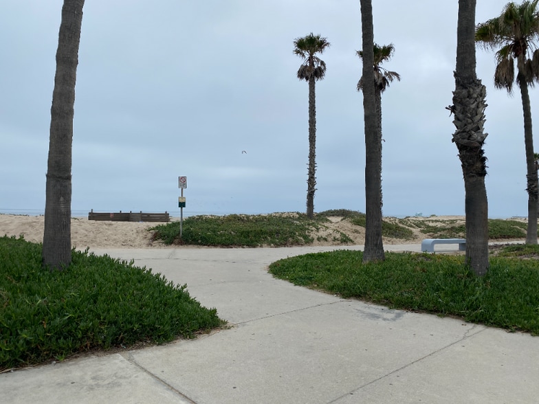Building Photo - 383 E Surfside Dr