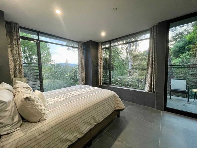 Building Photo - 3712 Broadlawn Dr