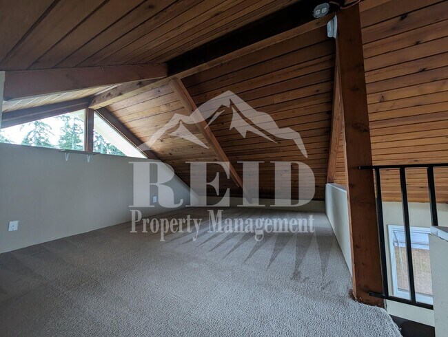 Building Photo - Charming 2-Bedroom Belfair Home