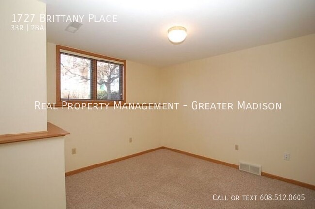 Building Photo - Large well kept duplex rental home on Madi...