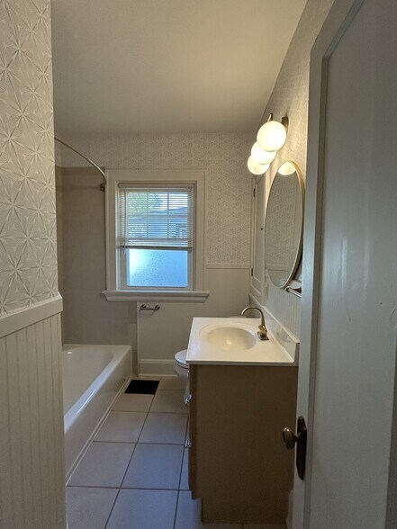 Building Photo - 9477 Highland Ave