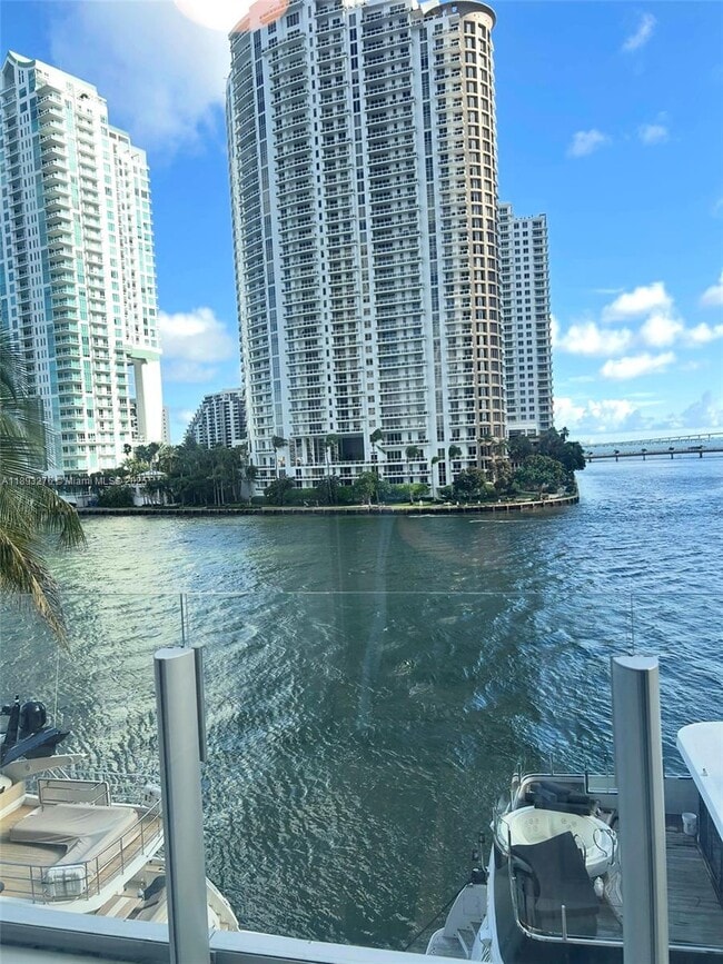 Building Photo - 300 Biscayne Blvd Way