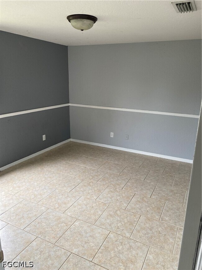 Building Photo - 421 NW 36th Ave