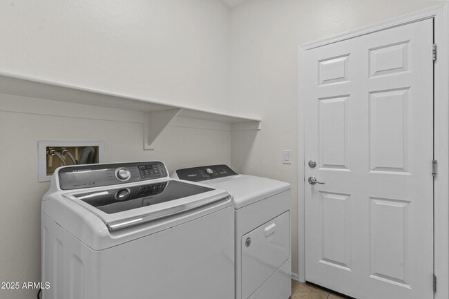 Building Photo - 8512 S 56th Ln