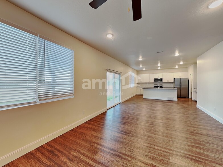 Building Photo - 3354 Fields Ave