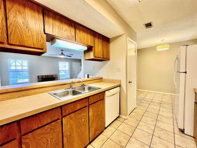 Building Photo - 1247 Dallas Dr
