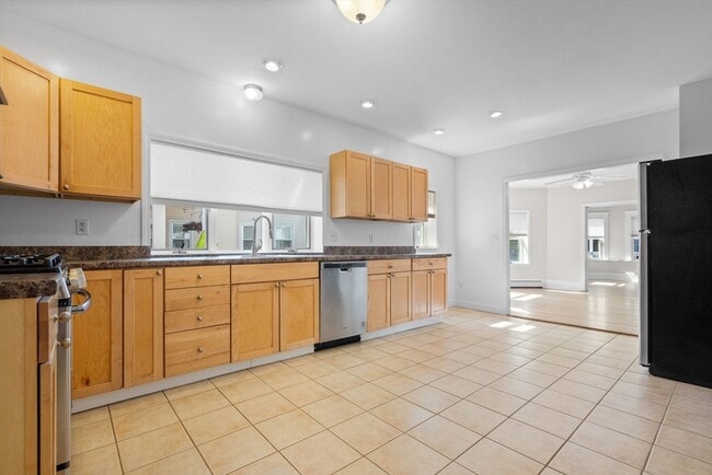 Building Photo - 144 Waverly Rd