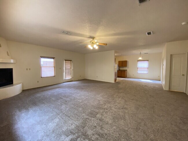 Building Photo - 4BR - PLUS LOFT and 3 CAR GARAGE