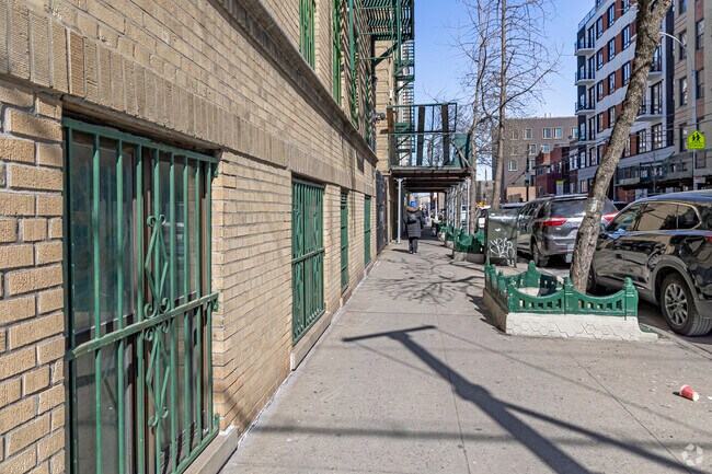 Walkway - 1815 Prospect Ave