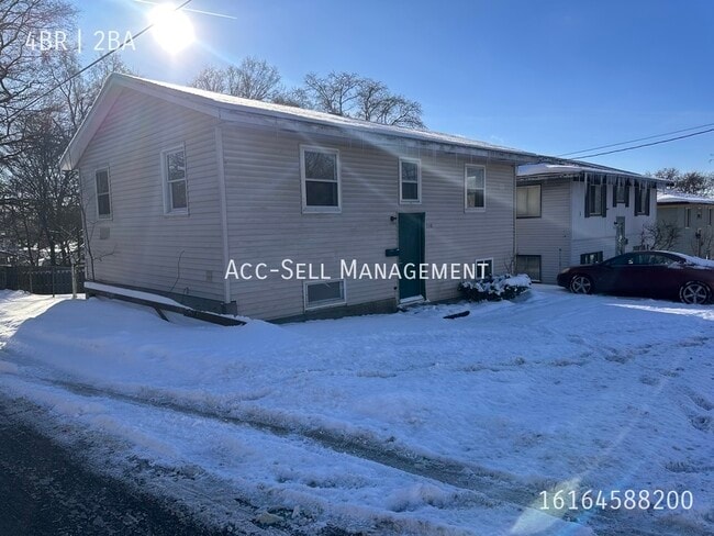 Building Photo - 530 Hall St SE