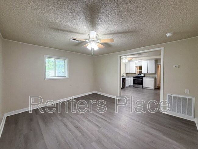 Building Photo - 414 N Oseuma Ave
