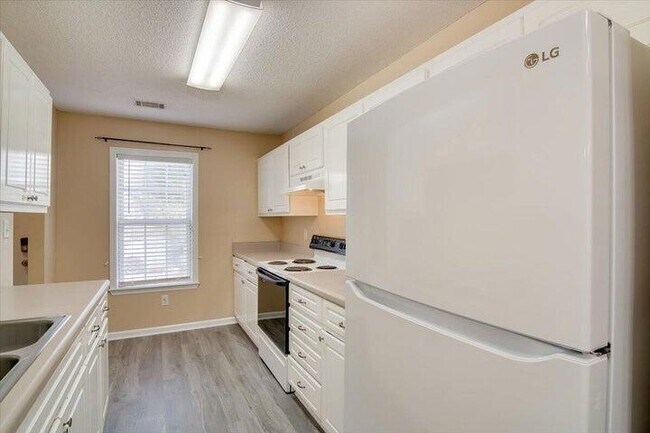 Building Photo - 3013 Abba Dr