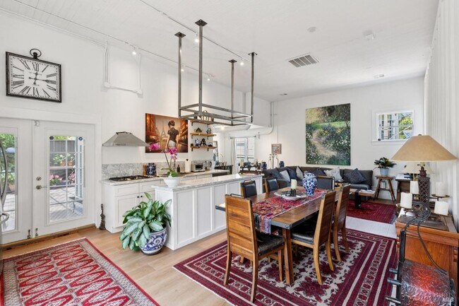 Building Photo - 307 Bodega Ave