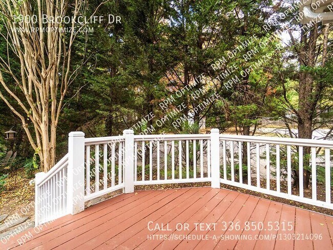 Building Photo - 1900 Brookcliff Dr