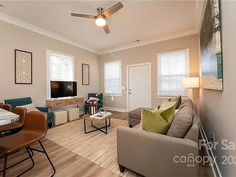 Building Photo - 301 S Cloudman St