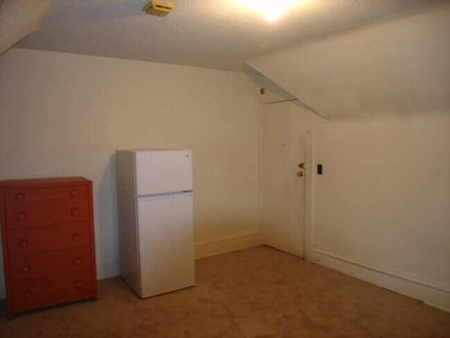 Building Photo - 209 E Mifflin St