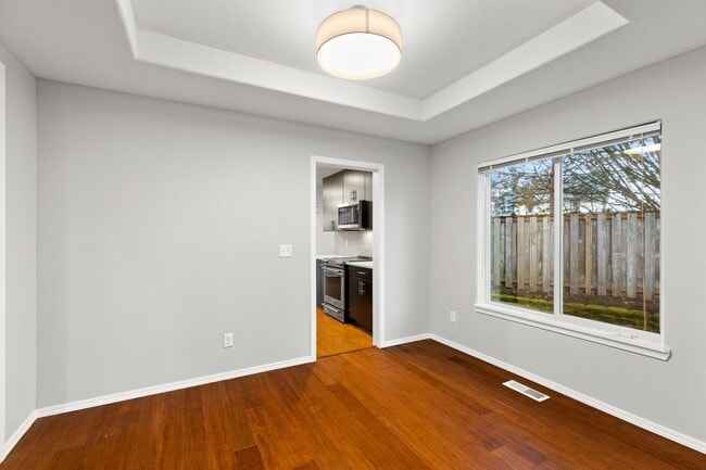 Building Photo - BETHANY 5 bedroom 3 full bath- Beaverton School District- Nike