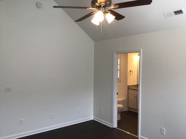 Building Photo - 6682 Knob Hill Ct