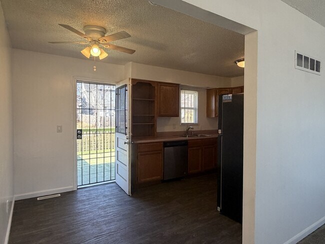 Building Photo - 1112 Olive St