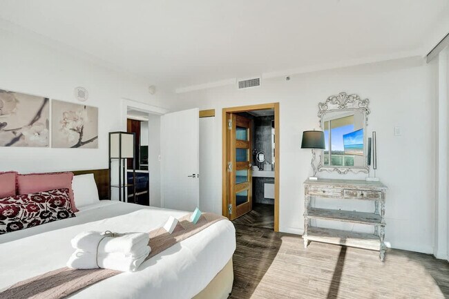 Building Photo - 2889 McFarlane Rd