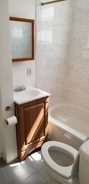 Building Photo - 619 S Crysler Ave