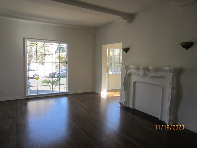 Front room - 1009 Alvira St
