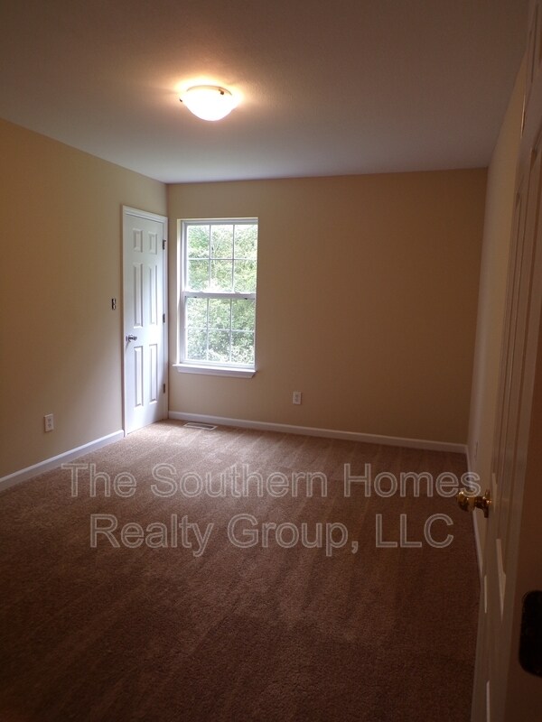 Building Photo - 1425 Hammerhill Rd