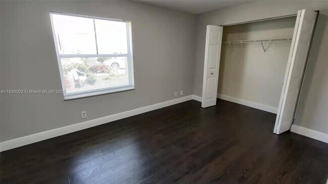 Building Photo - 675 Maplewood Ct