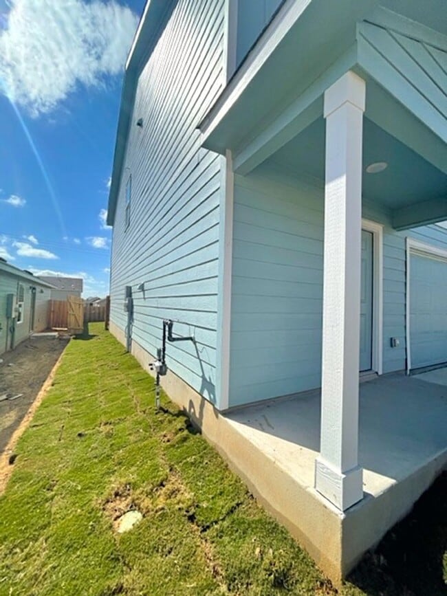 Building Photo - Newly Built & Stylish 4BR/2.5BA Two-Story ...