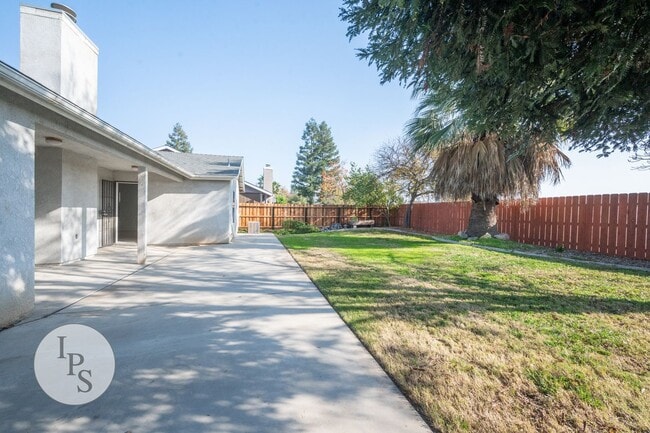 Building Photo - Fresno Westside Home, 3BR/2BA, Built 2002 ...