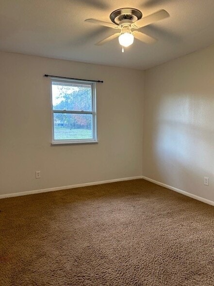 Building Photo - 1013 Red Oak St