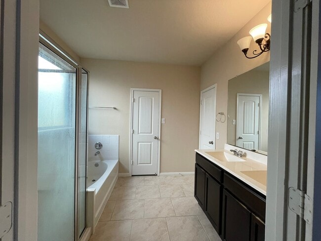 Building Photo - 1826 Bravos Manor Ln