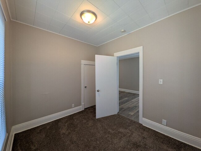 Building Photo - 2 Bedroom Home near Fairgrounds!