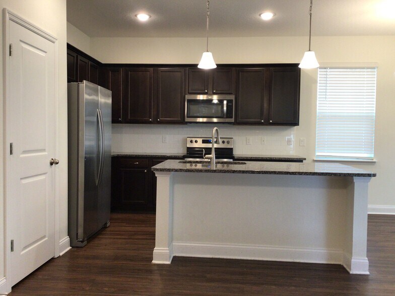 Building Photo - 1415 Celery Palm Cove